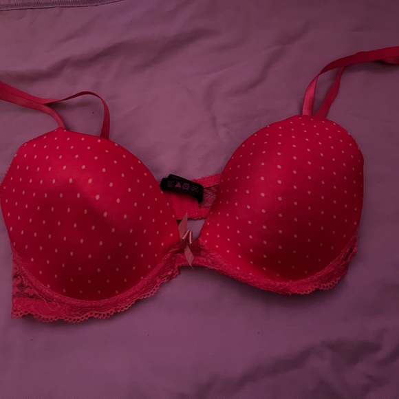 BRAS!!! Most are a 36C two others are 38B &36D. - Picture 3 of 8